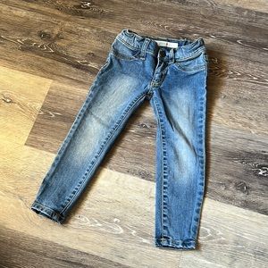 Joe’s Jeans Elizabeth Kids Blue Jeans size 2 with Adjustable waist with pockets